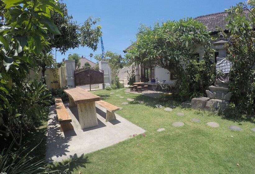 Bali Fab Dive Center   Hostel