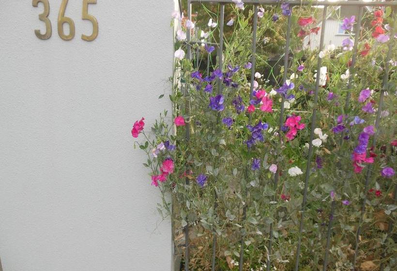 Garden Bed And Breakfast