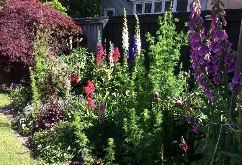 Garden Bed And Breakfast