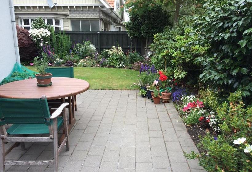 Garden Bed And Breakfast