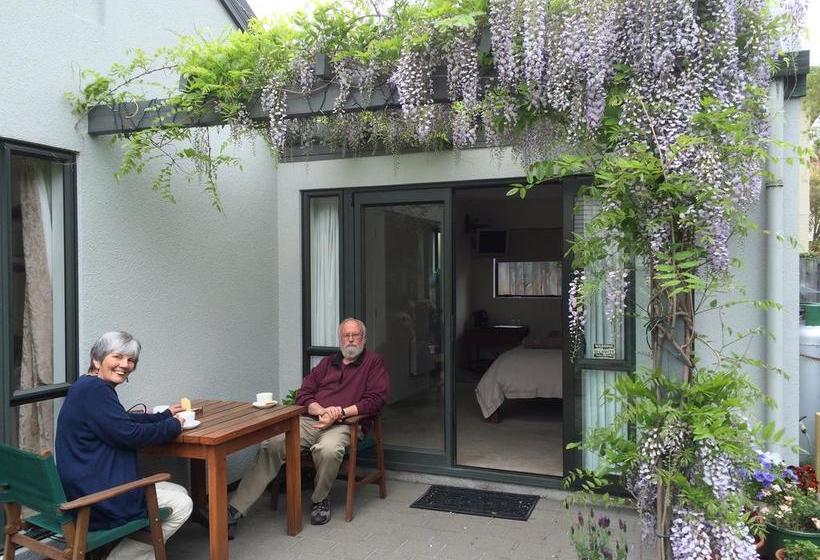 Garden Bed And Breakfast