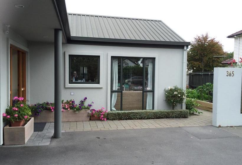 Garden Bed And Breakfast