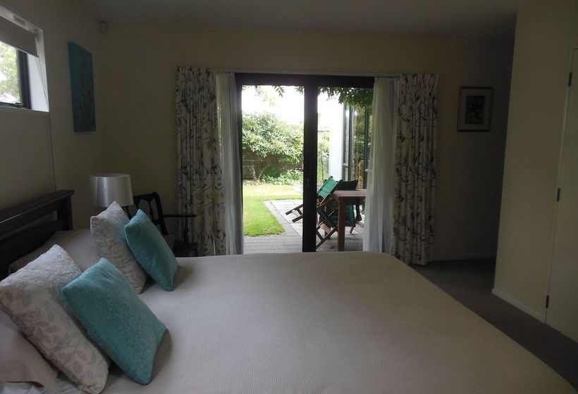 Garden Bed And Breakfast