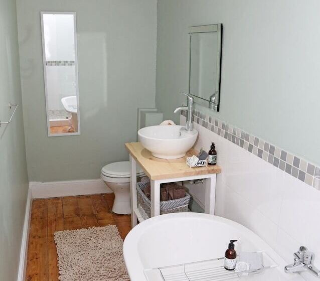 تختخواب و صبحانه Newington Place