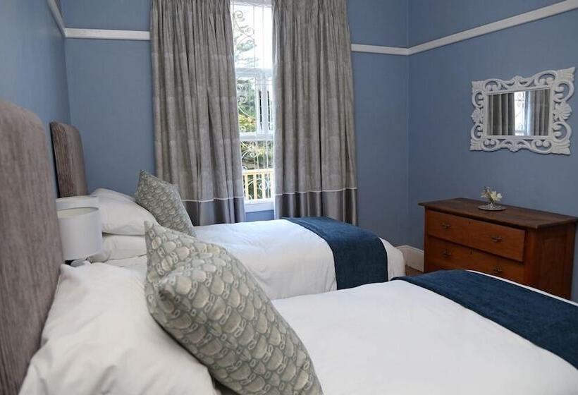 تختخواب و صبحانه Newington Place