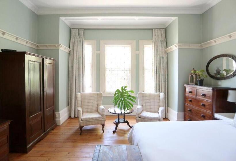 تختخواب و صبحانه Newington Place