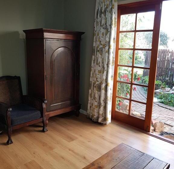 تختخواب و صبحانه Newington Place