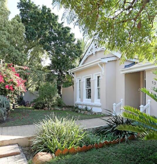 تختخواب و صبحانه Newington Place