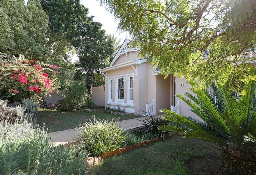 تختخواب و صبحانه Newington Place