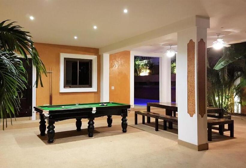 Hideland Luxury Pool Villa Pattaya Walking Street 5 Bedrooms