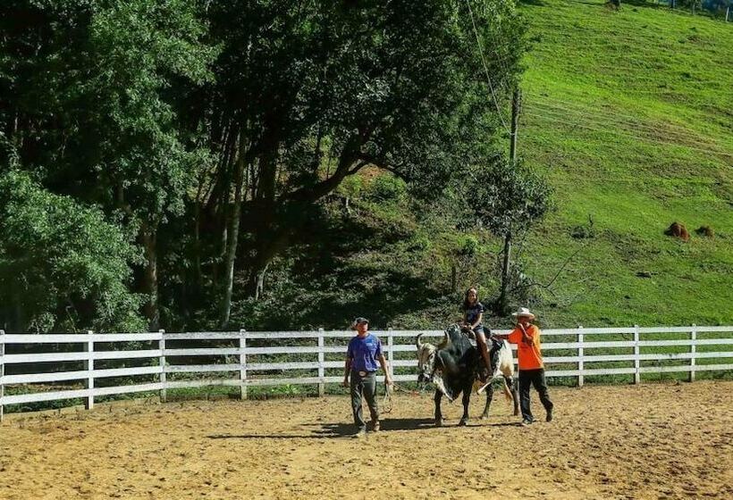 فندق Fazenda Village Montana