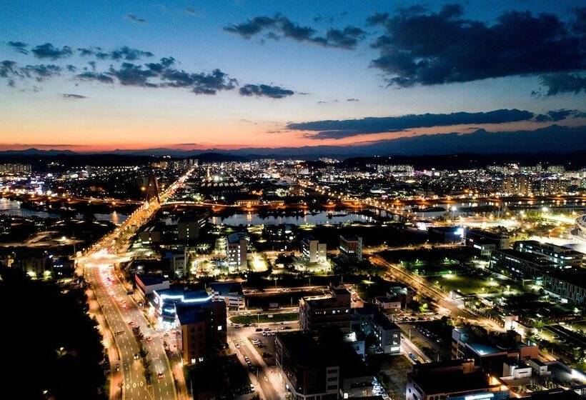 호텔 Golden Business