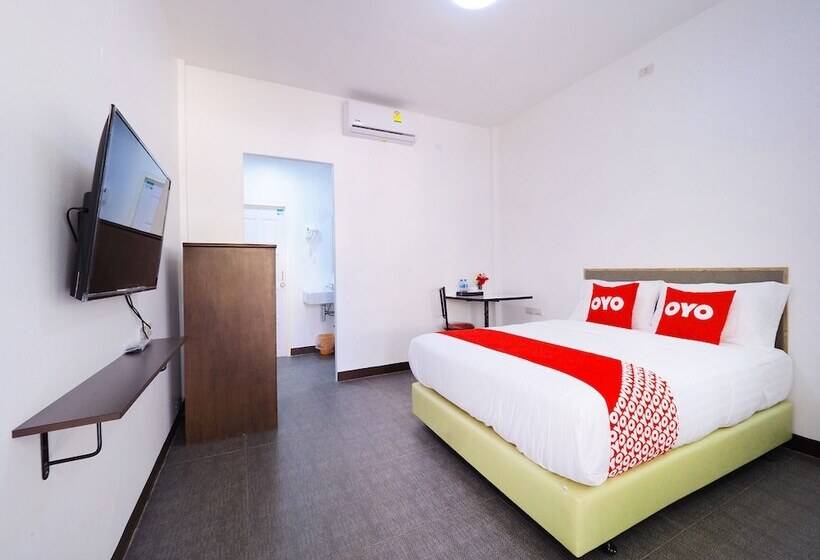 Отель Goldenville Villa