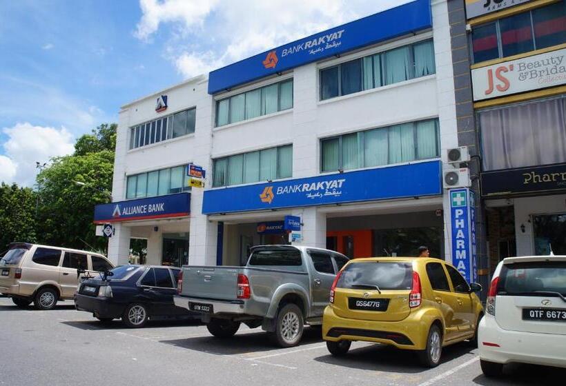 Greens Hotel & Suites