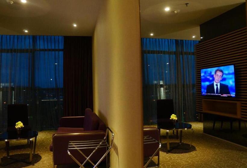 Greens Hotel & Suites