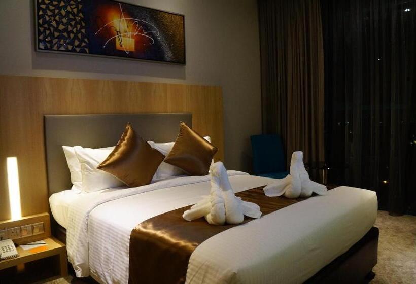 Greens Hotel & Suites