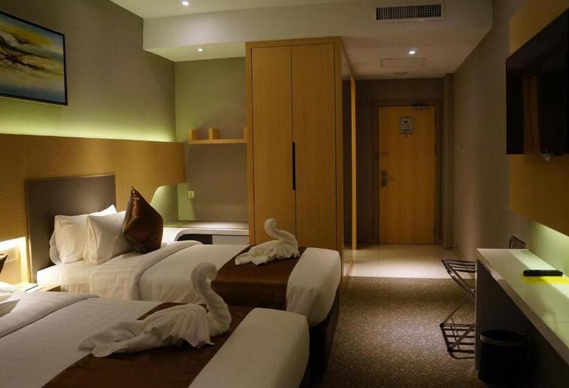 Greens Hotel & Suites