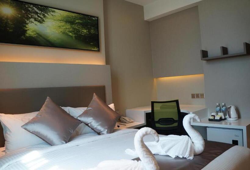 Greens Hotel & Suites