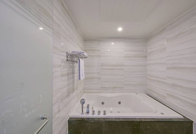 בית מלון כפרי Gwangju Madrid