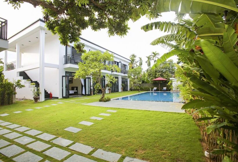 هتل Hoi An Hideaway Villa