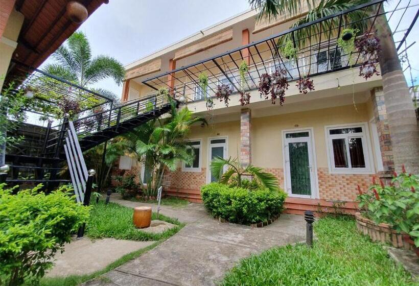 هتل Mayfair Valley