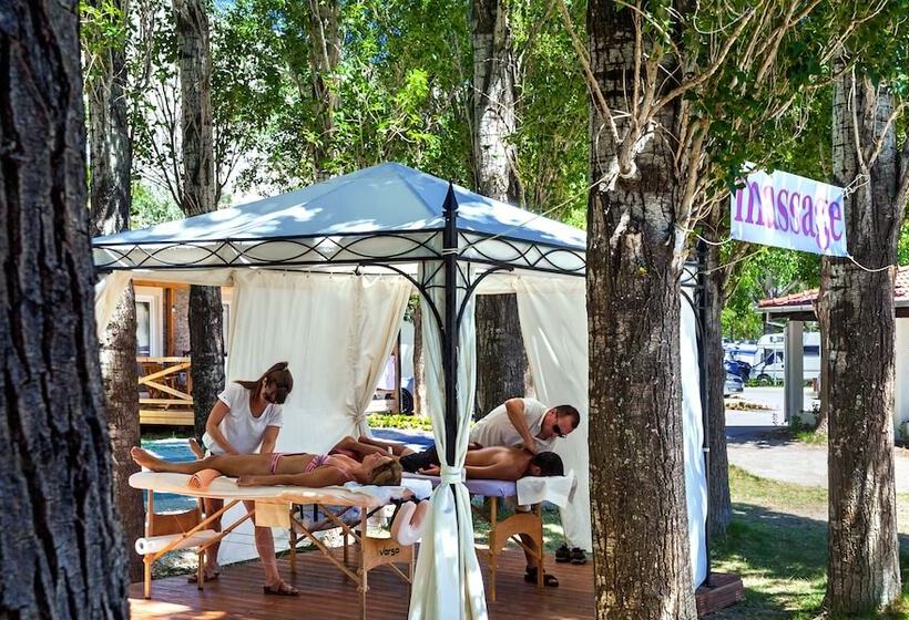 هتل Mobile Homes Camp Galeb