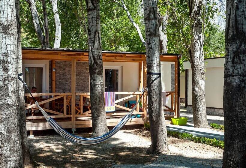 בית מלון כפרי Mobile Homes Camp Galeb