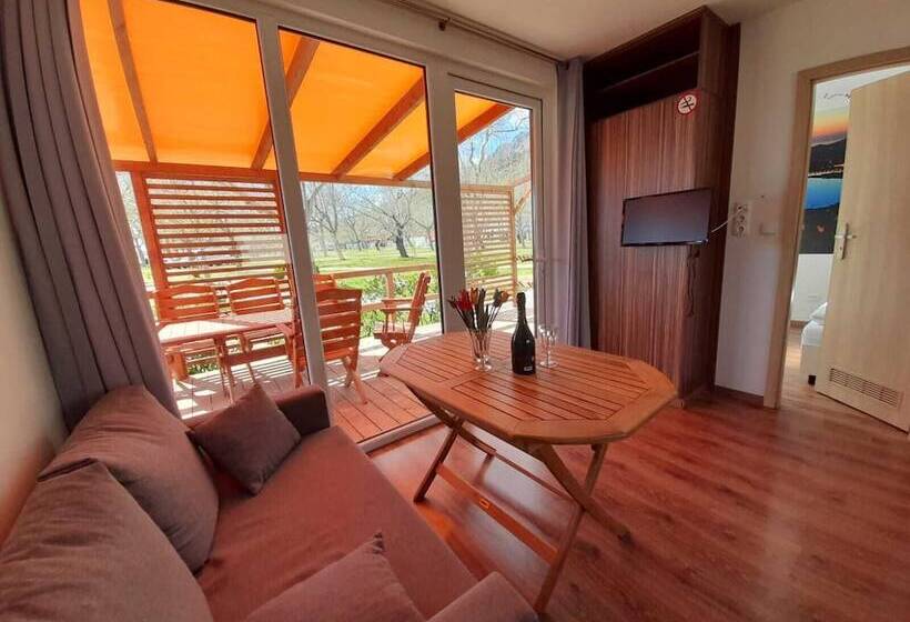 호텔 Mobile Homes Camp Galeb