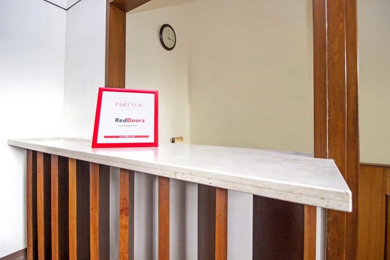 ホテル Residences By Reddoorz Near Rumah Mode