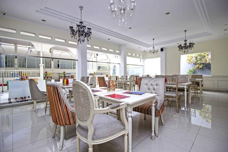 ホテル Residences By Reddoorz Near Rumah Mode