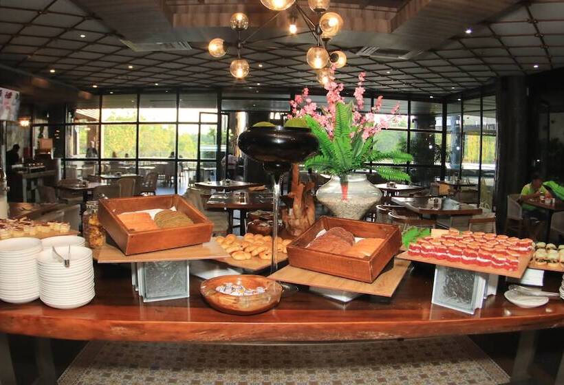 هتل The Crystal Luxury Bay Resort Nusa Dua