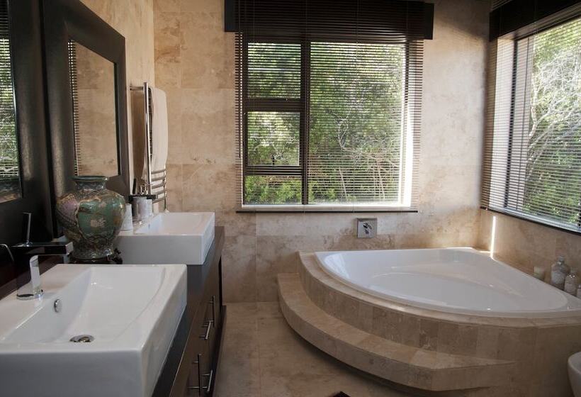 هتل The Mount Knysna