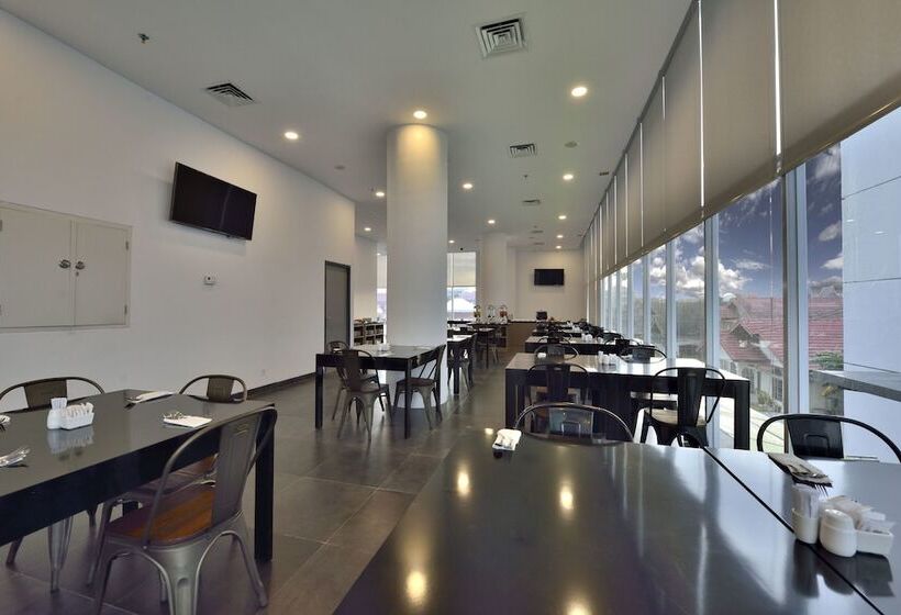 Whiz Hotel Sudirman Pekanbaru