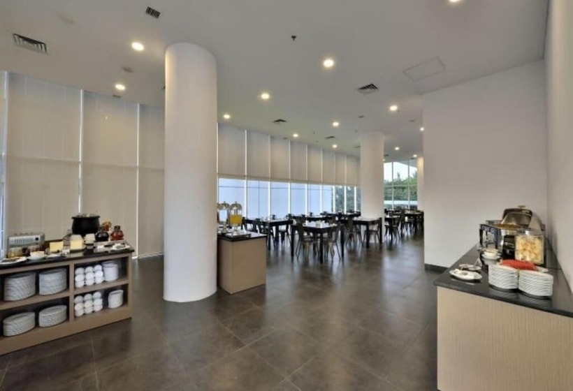 Whiz Hotel Sudirman Pekanbaru