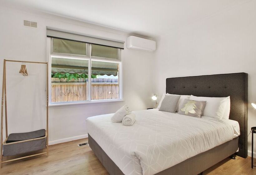 Ivy Units Glen Waverley