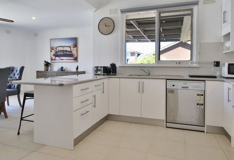 Ivy Units Glen Waverley