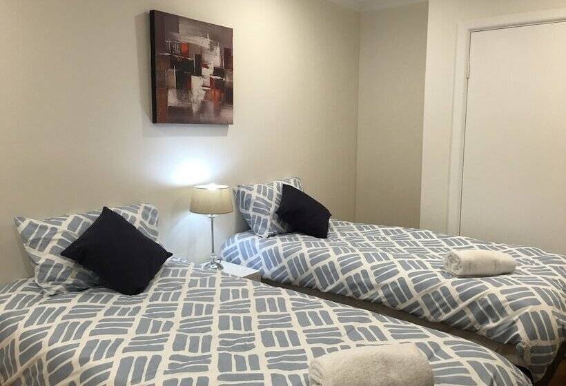 Ivy Units Glen Waverley