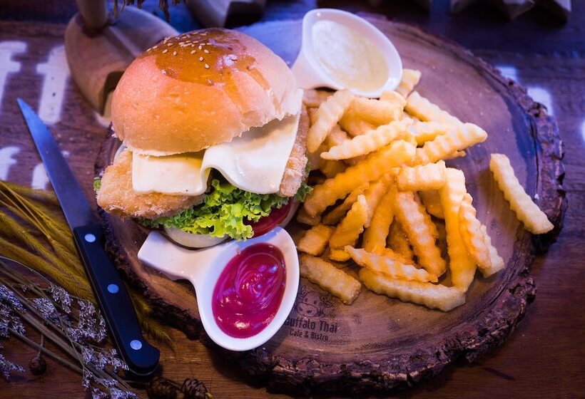 פנסיון Buffalo Thai Cafe & Bistro