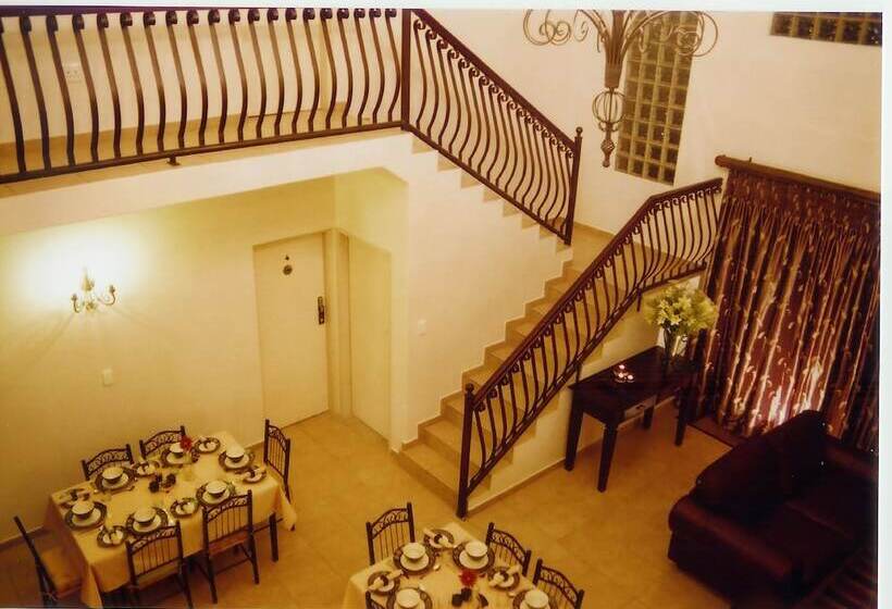 פנסיון Falling Feather Inn