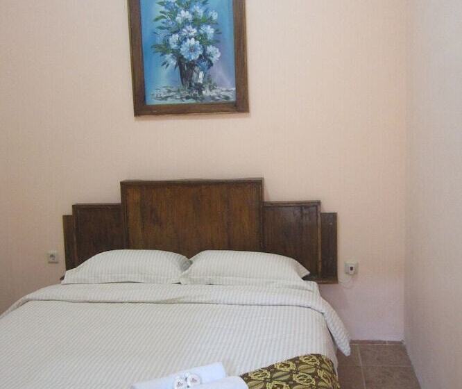 پانسیون Larasati Guest House