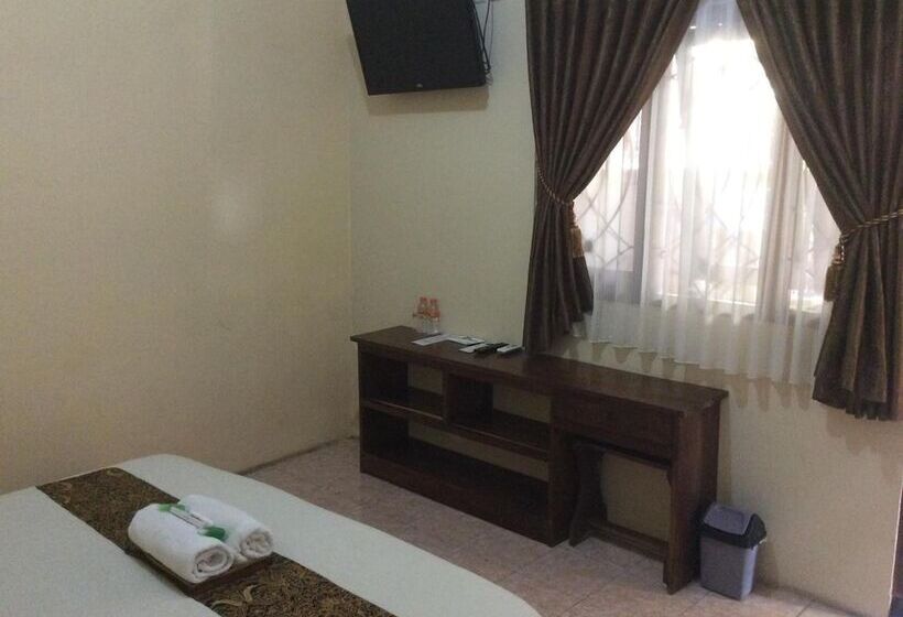 بنسيون Larasati Guest House