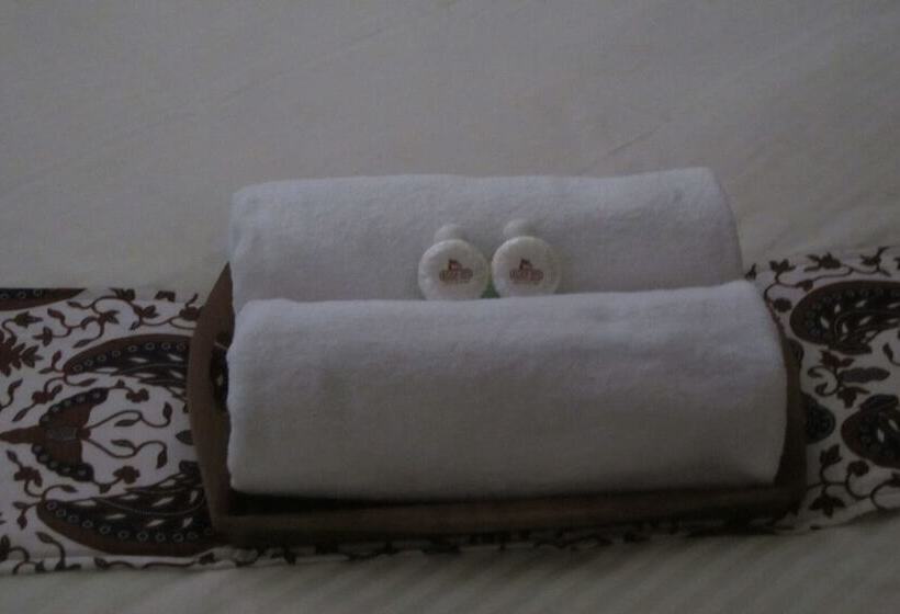 بنسيون Larasati Guest House