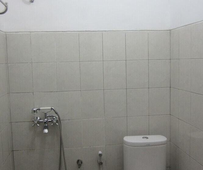 بنسيون Larasati Guest House