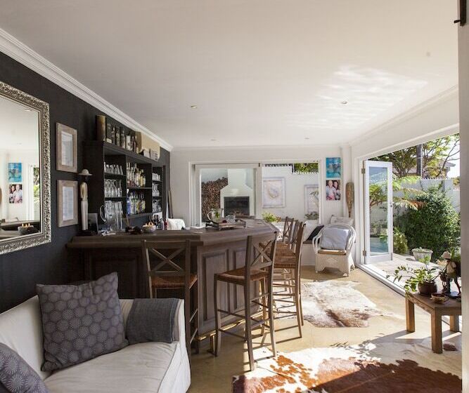 ペンション Sandals Guest House