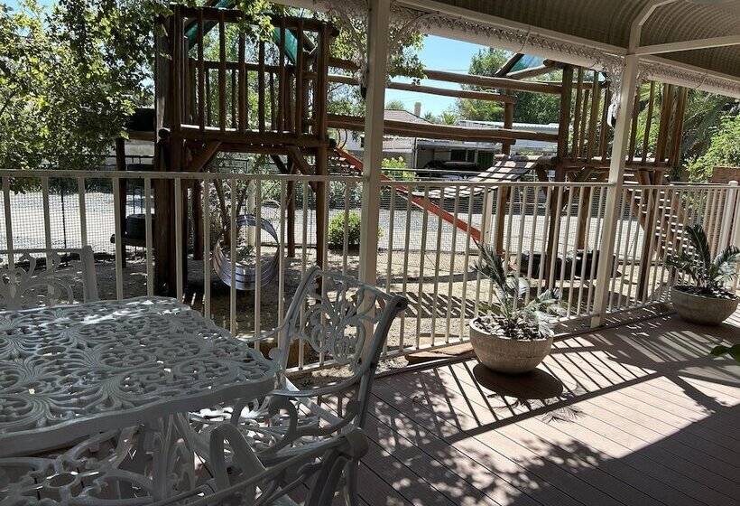 פנסיון The Solomon Guest House