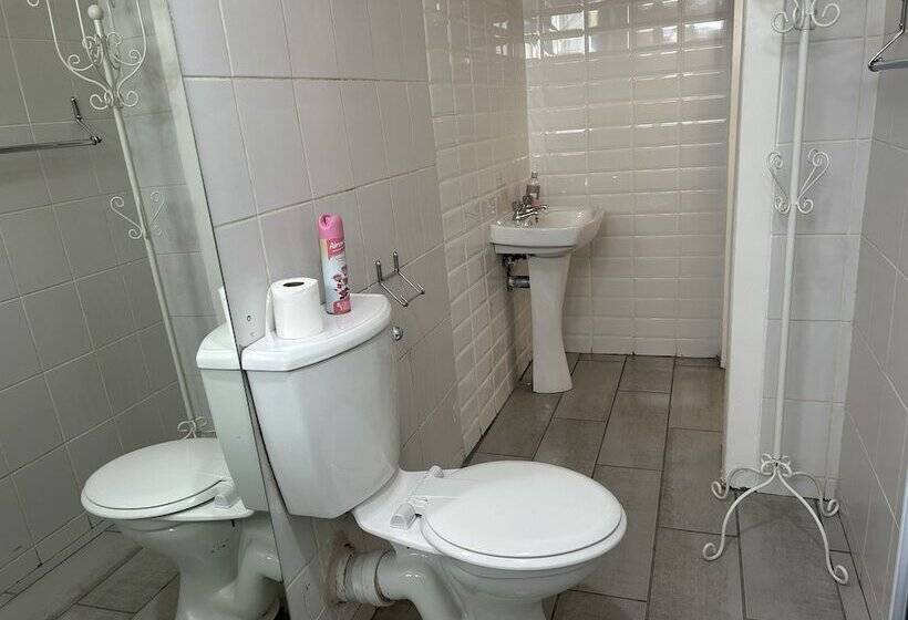 ペンション The Solomon Guest House