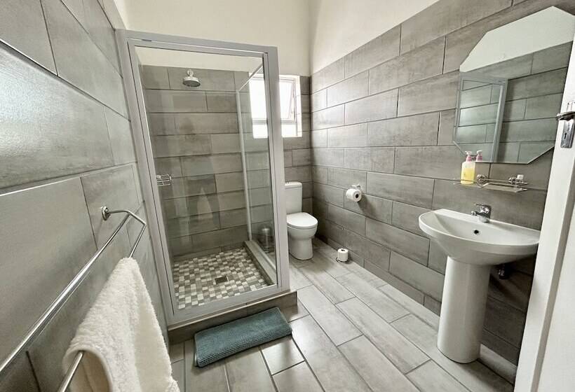 פנסיון The Solomon Guest House