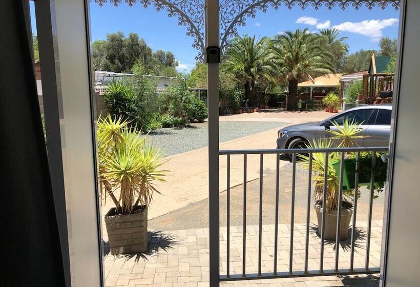 פנסיון The Solomon Guest House