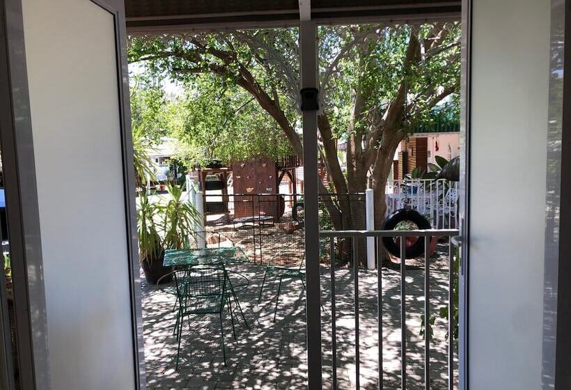 פנסיון The Solomon Guest House