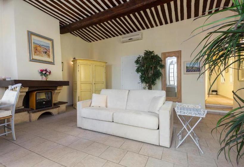 Very Charming Studio Apartment On Port In Cannes A Short Walk To Palais With Aircon And Internet 411